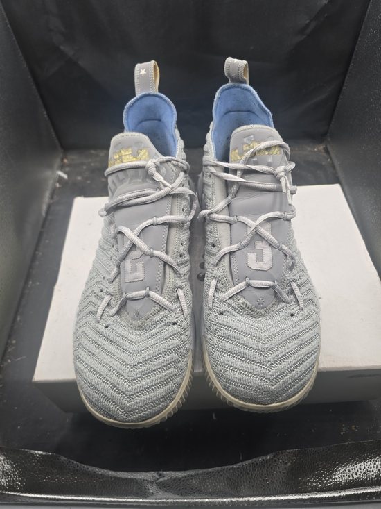 Nike Light Gray Sneakers with Blue Interior main image 4